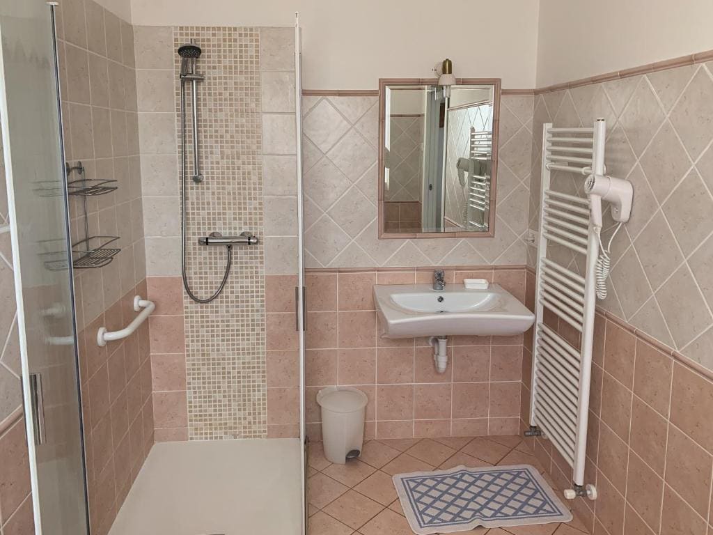 Comfort Triple Room with Shower room - Image 1