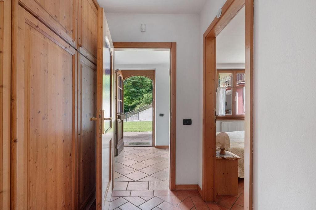 Three-Bedroom Premium Apartment with Balcony room - Image 3