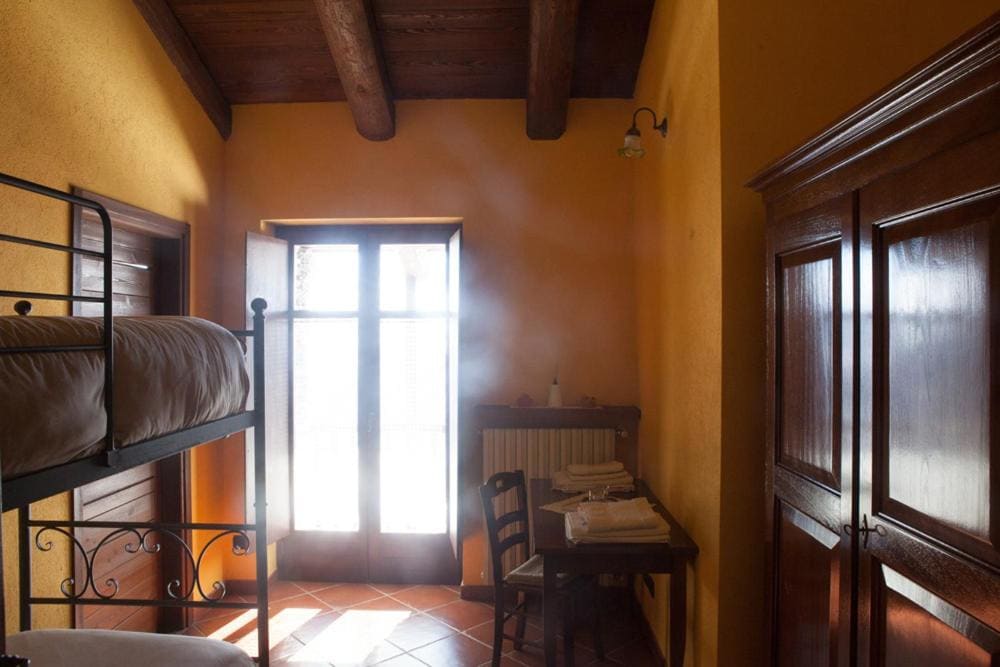 Twin Room with Balcony and Mountain View room - Image 2
