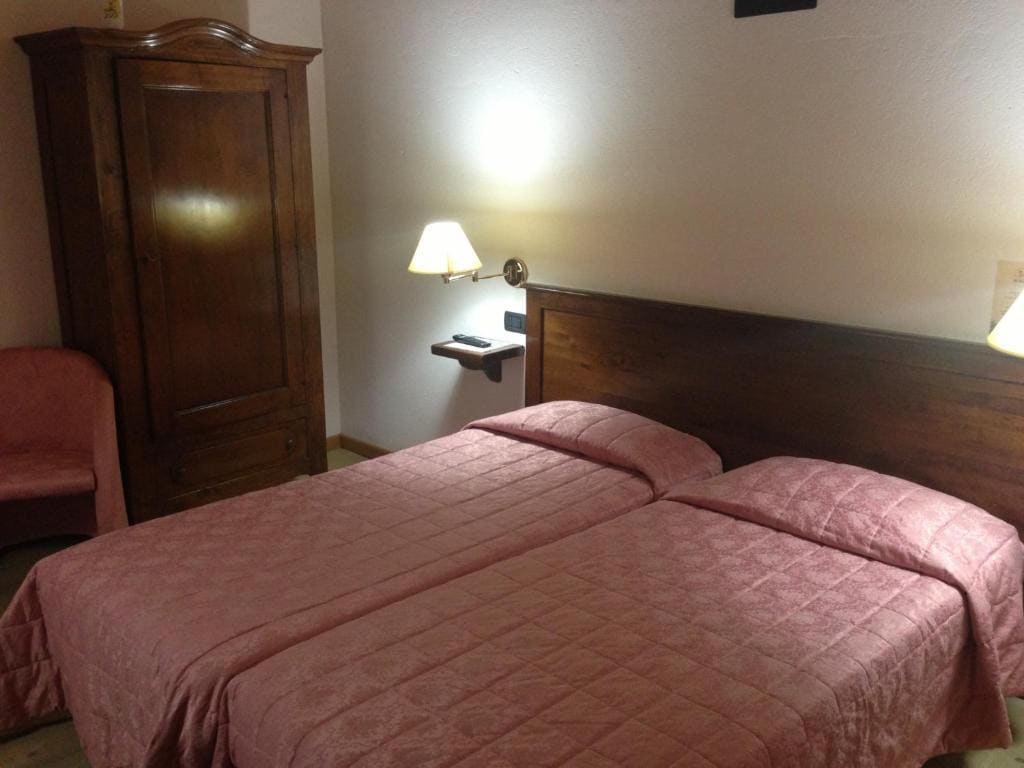 Deluxe Family Room room - Image 3