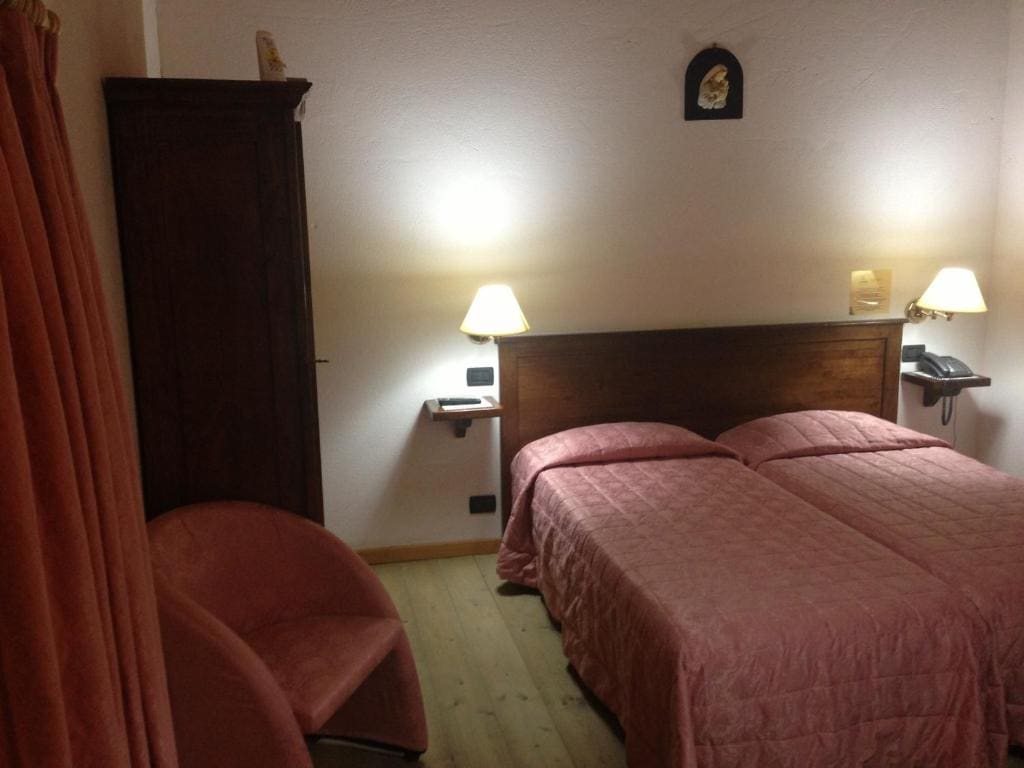 Deluxe Family Room room - Image 2