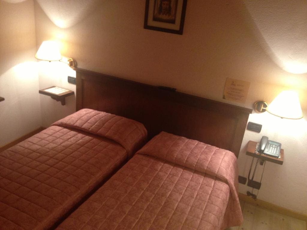 Twin Room with Extra Bed room - Image 3