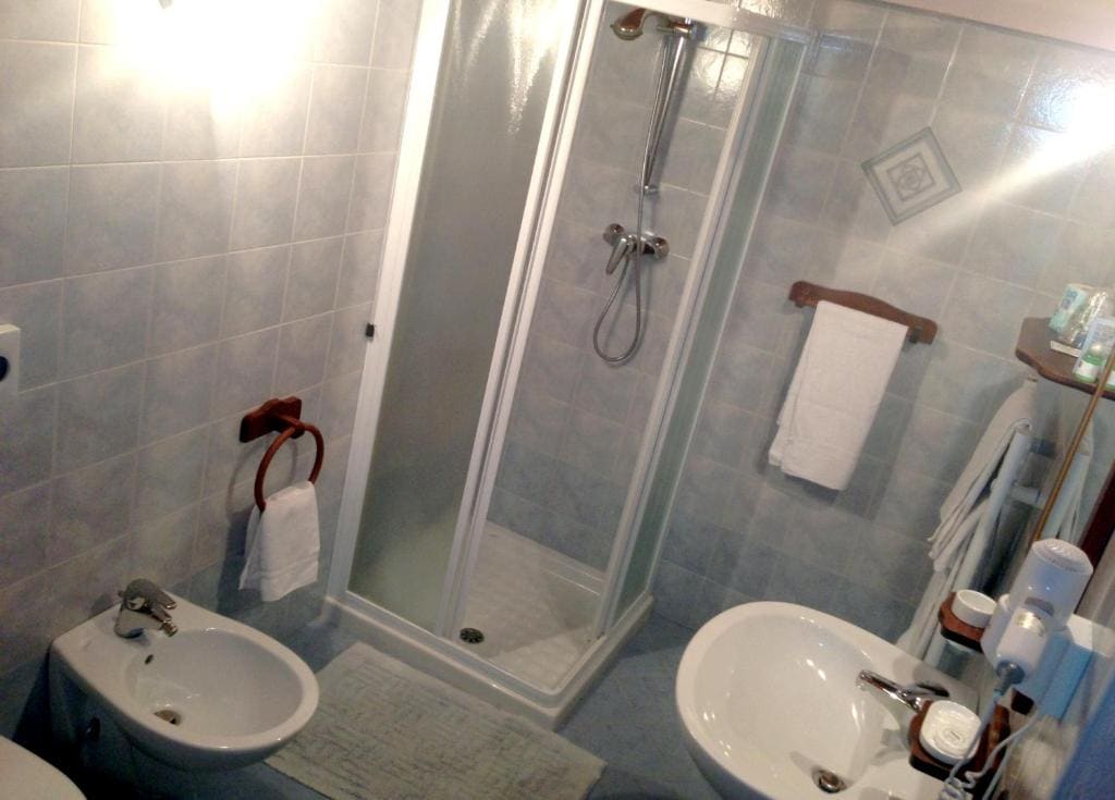 Twin Room with Extra Bed room - Image 2