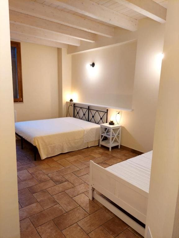 Deluxe Family Room room - Image 1