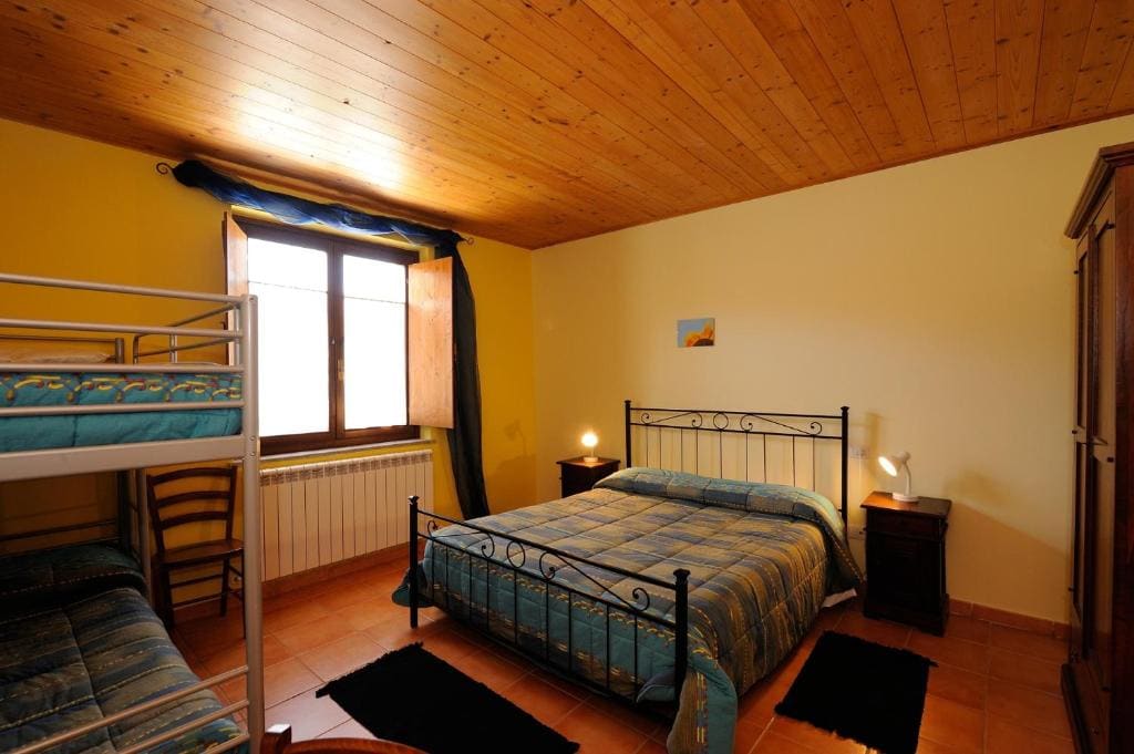 Quadruple Room with Private Bathroom room - Image 2