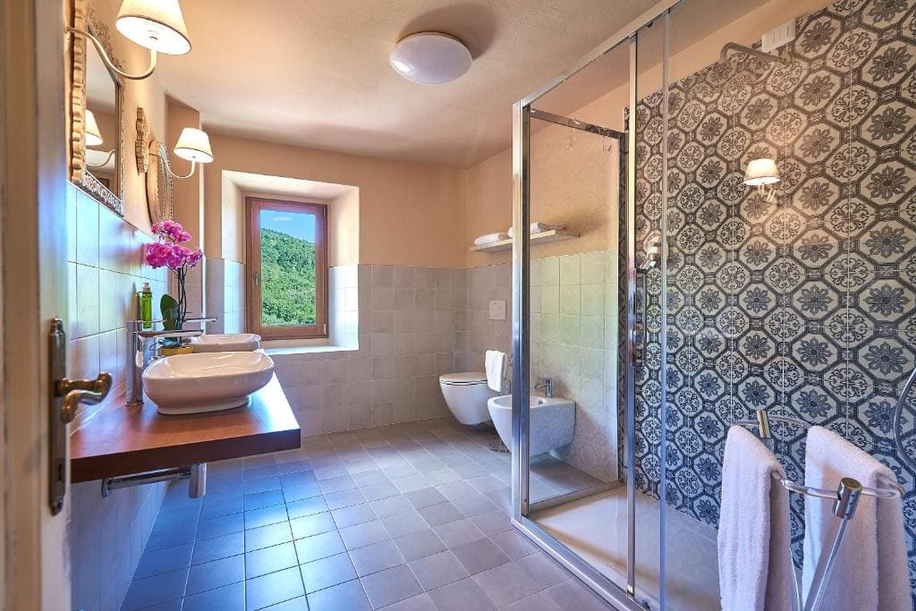 Two-Bedroom Apartment with Terrace room - Image 2