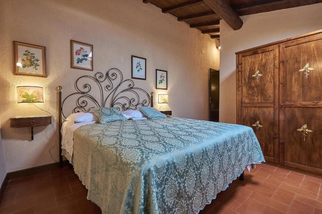 Two-Bedroom Apartment room - Image 1
