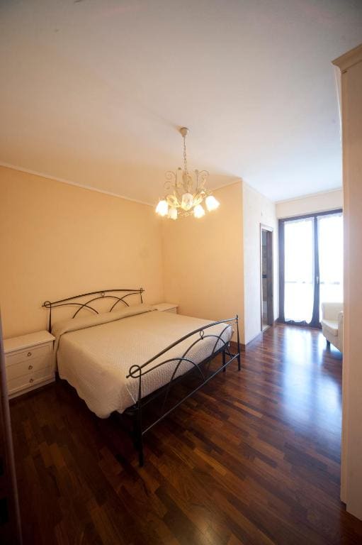 Double Room with Balcony room - Image 3