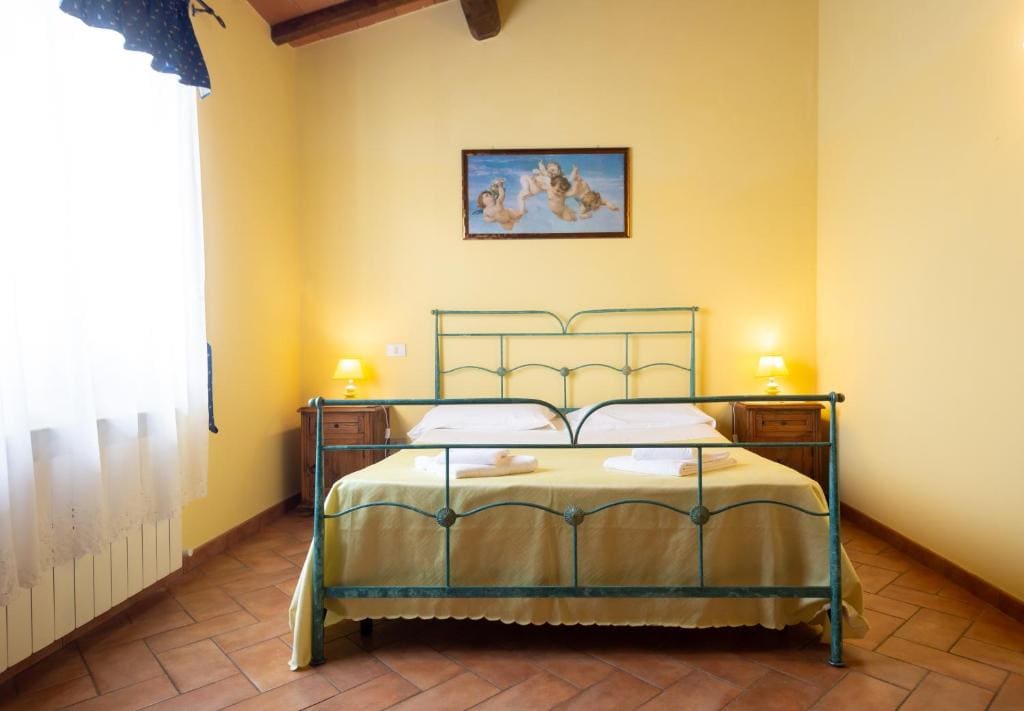 Three-Bedroom Apartment room - Image 1