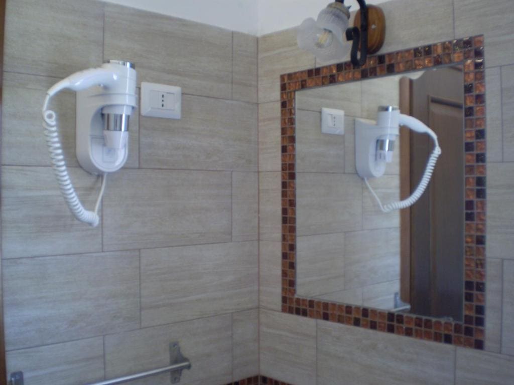 Double Room with Private Bathroom room - Image 3