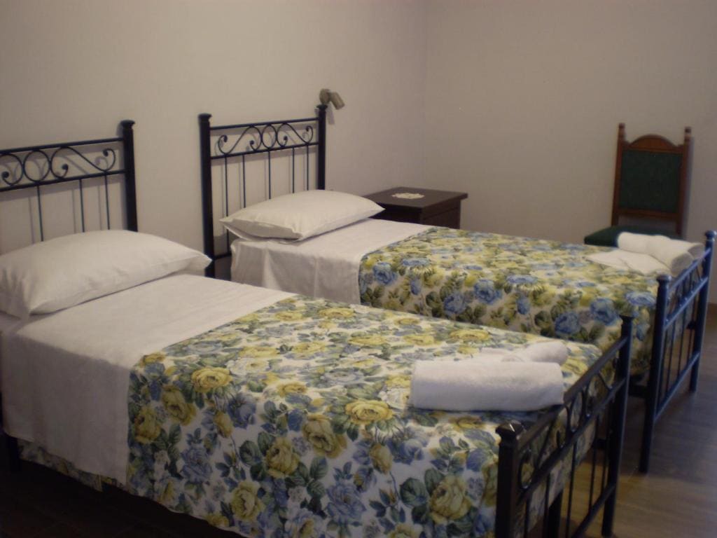 Twin Room with Private Bathroom room - Image 3