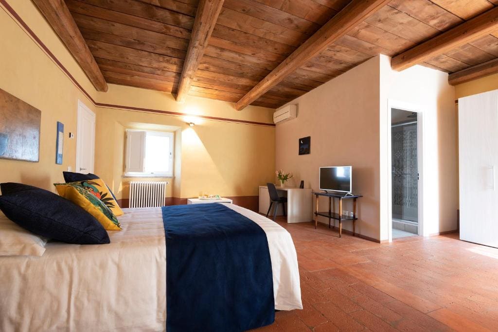 Triple Room with Private Bathroom room - Image 3