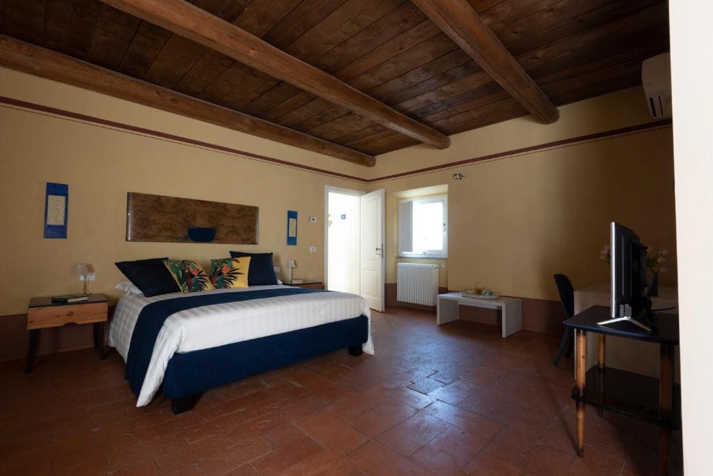 Triple Room with Private Bathroom room - Image 2