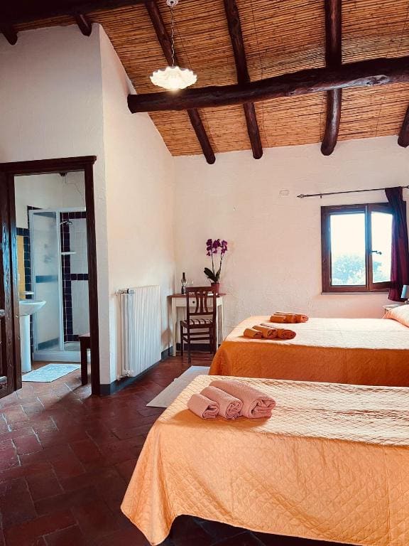Triple Room with Bathroom room - Image 2