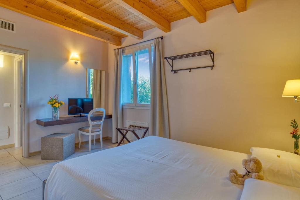 Deluxe Double Room with Balcony room - Image 1