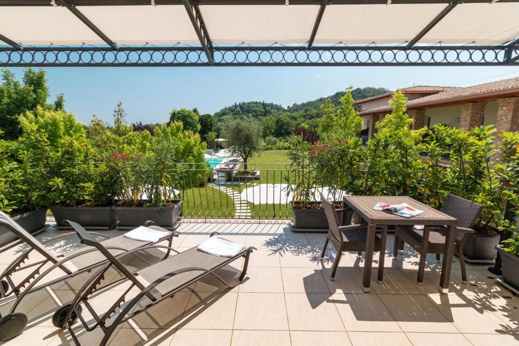 Deluxe Double Room with Balcony room - Image 2