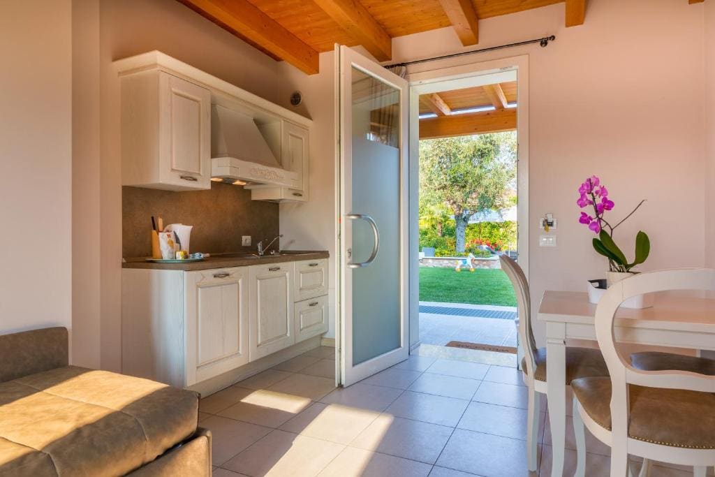 One-Bedroom Apartment with Pool View room - Image 3