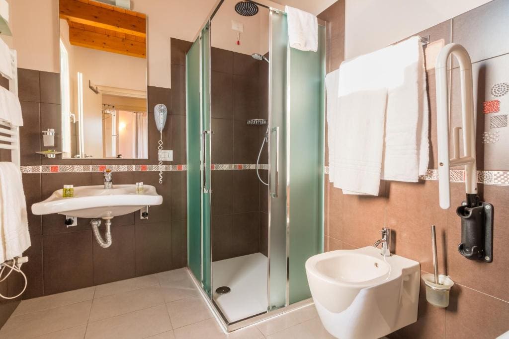 One-Bedroom Apartment with Pool View room - Image 2