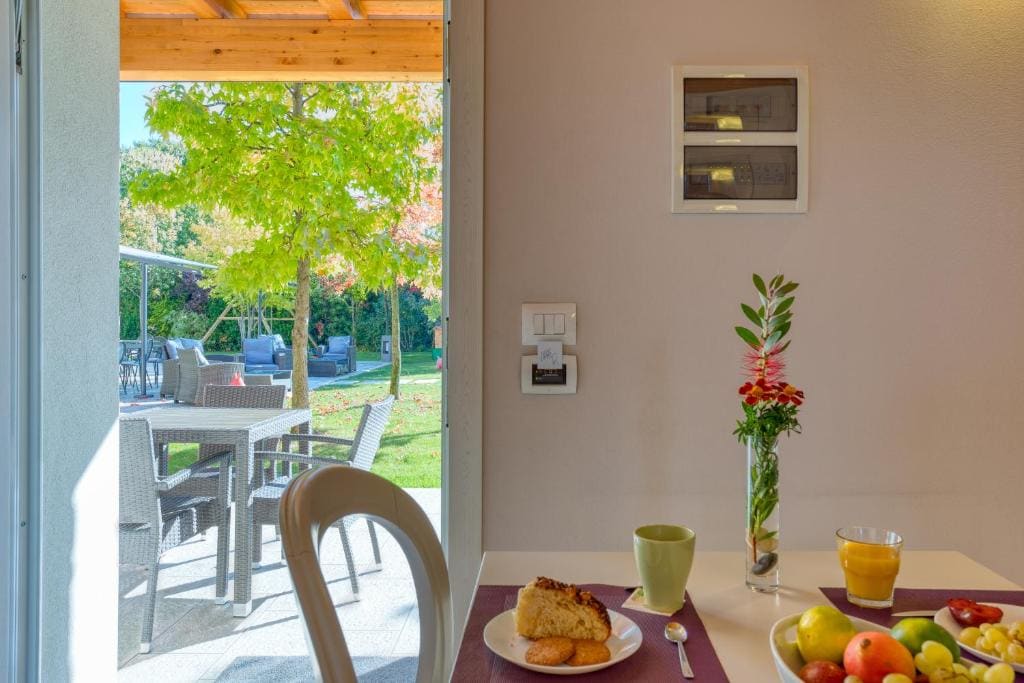 One-Bedroom Apartment with Terrace room - Image 2