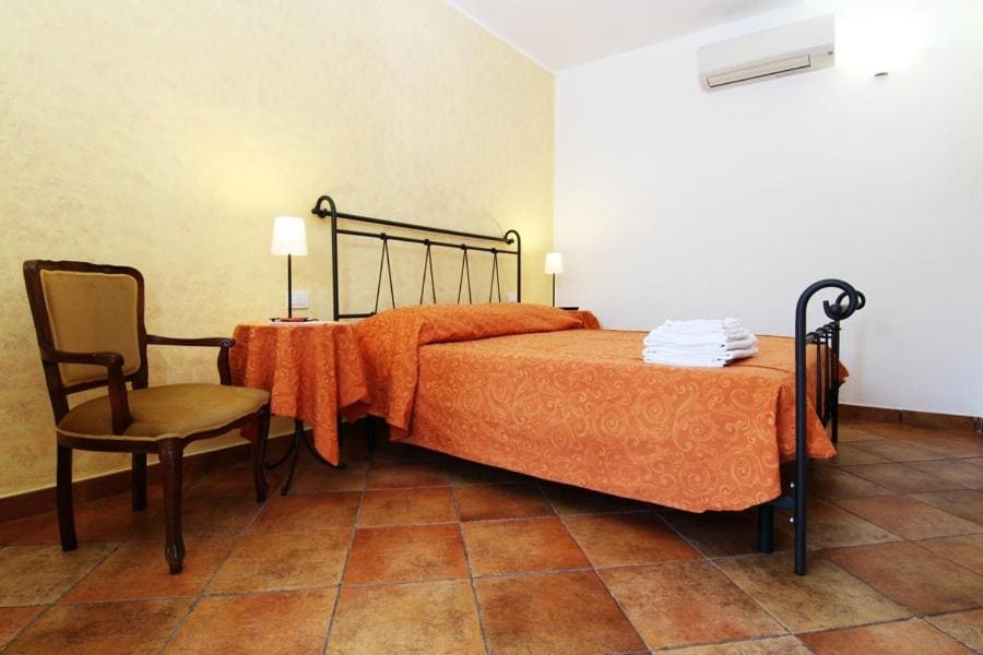 Double Room with Private Bathroom room - Image 3