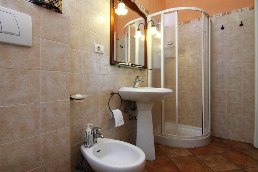 Triple Room with Bathroom room - Image 2