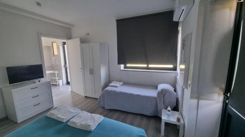 Triple Room - Disability Access room - Image 2