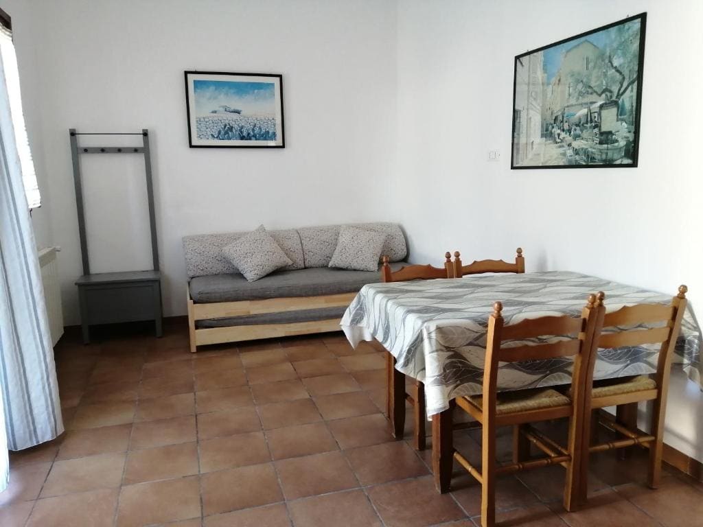 Apartment room - Image 2