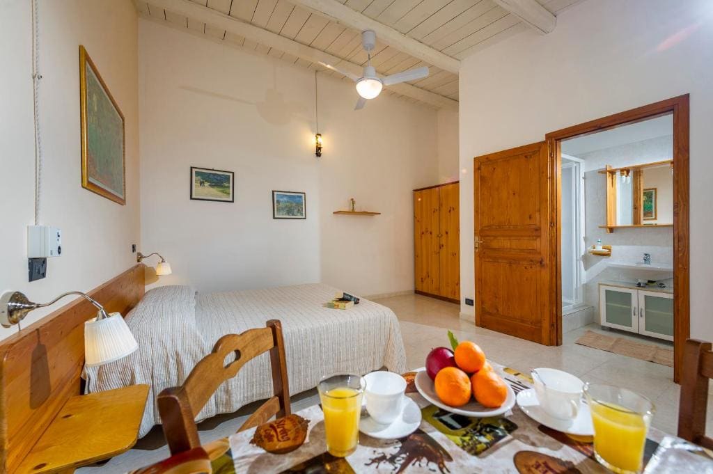 Large Double Room room - Image 2