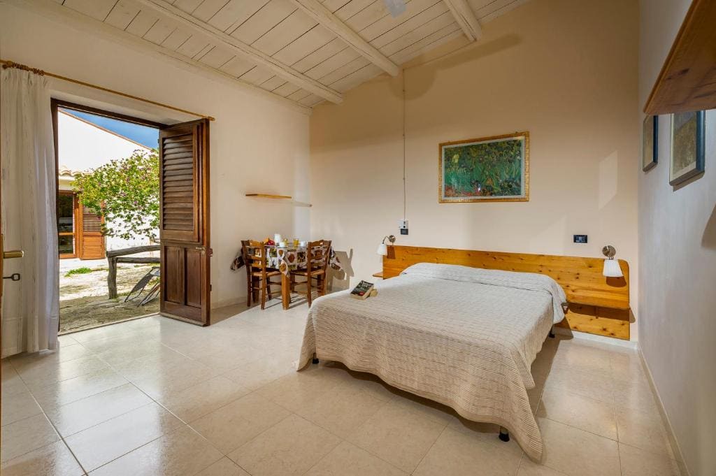 Large Double Room room - Image 3