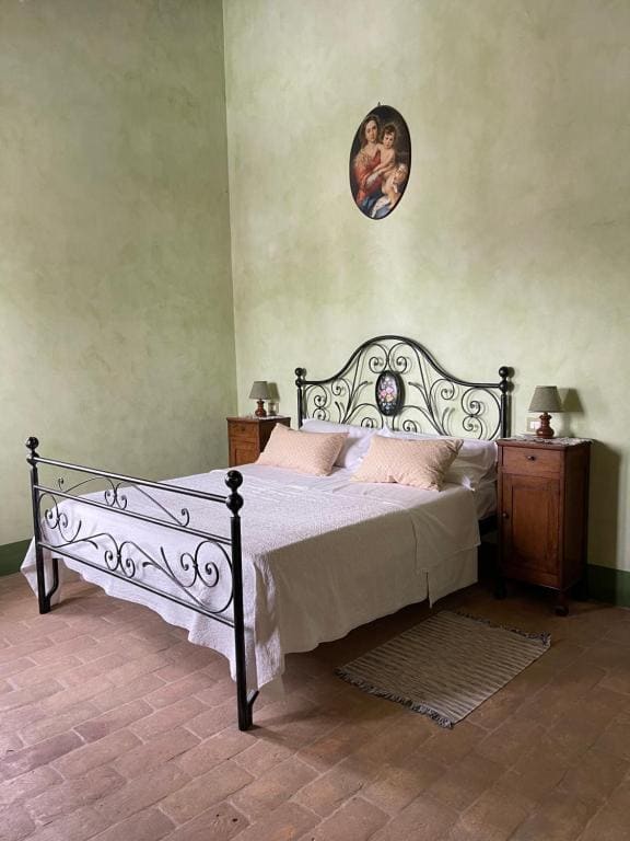 Classic Quadruple Room room - Image 2