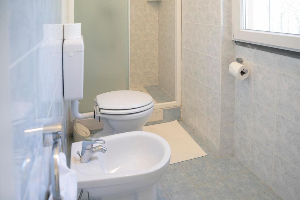 Room room - Image 1
