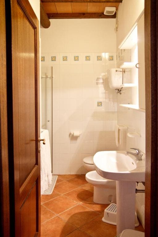 One-Bedroom House room - Image 3