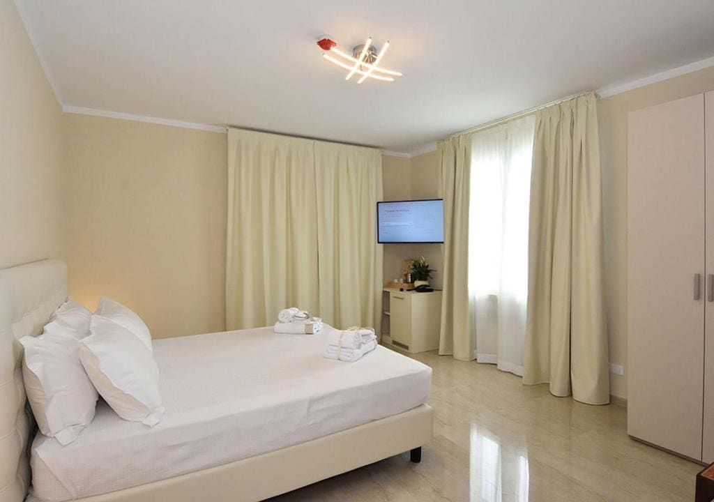 Double Room with Garden View room - Image 3