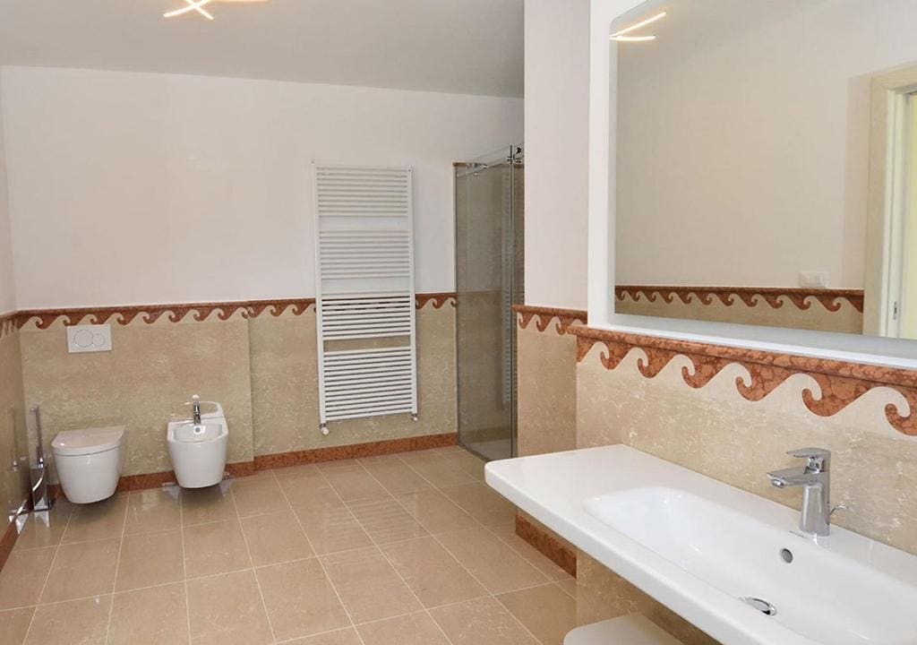 Double Room with Lake View room - Image 1