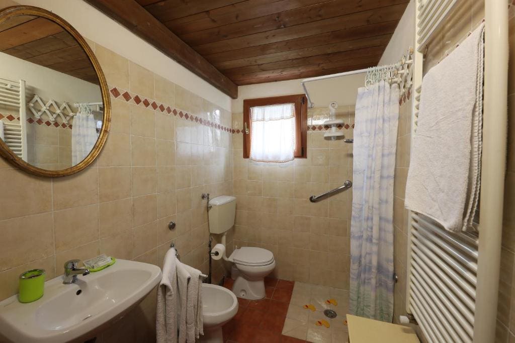 One-Bedroom Apartment room - Image 2