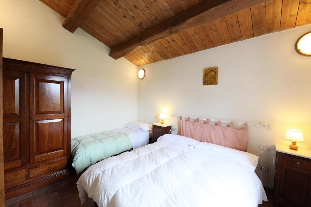 One-Bedroom Apartment room - Image 1
