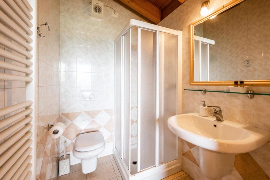 Double Room with Private Bathroom room - Image 3