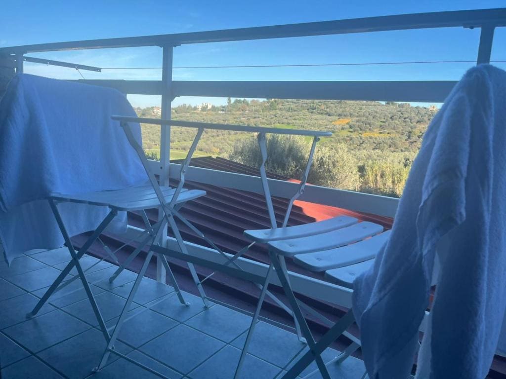 Double Room with Balcony room - Image 2