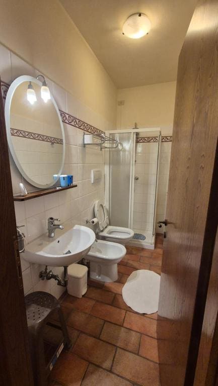 Deluxe One-Bedroom Apartment with Garden View room - Image 3