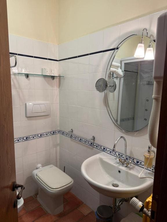 One-Bedroom Premium Apartment room - Image 2