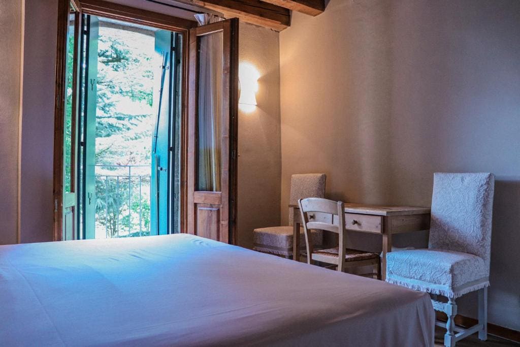 Double Room with Private Bathroom room - Image 3