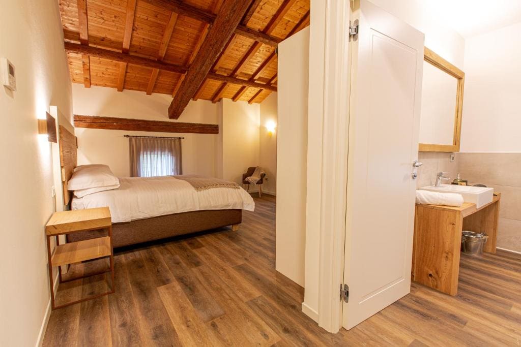 Double Room with Private Bathroom room - Image 2