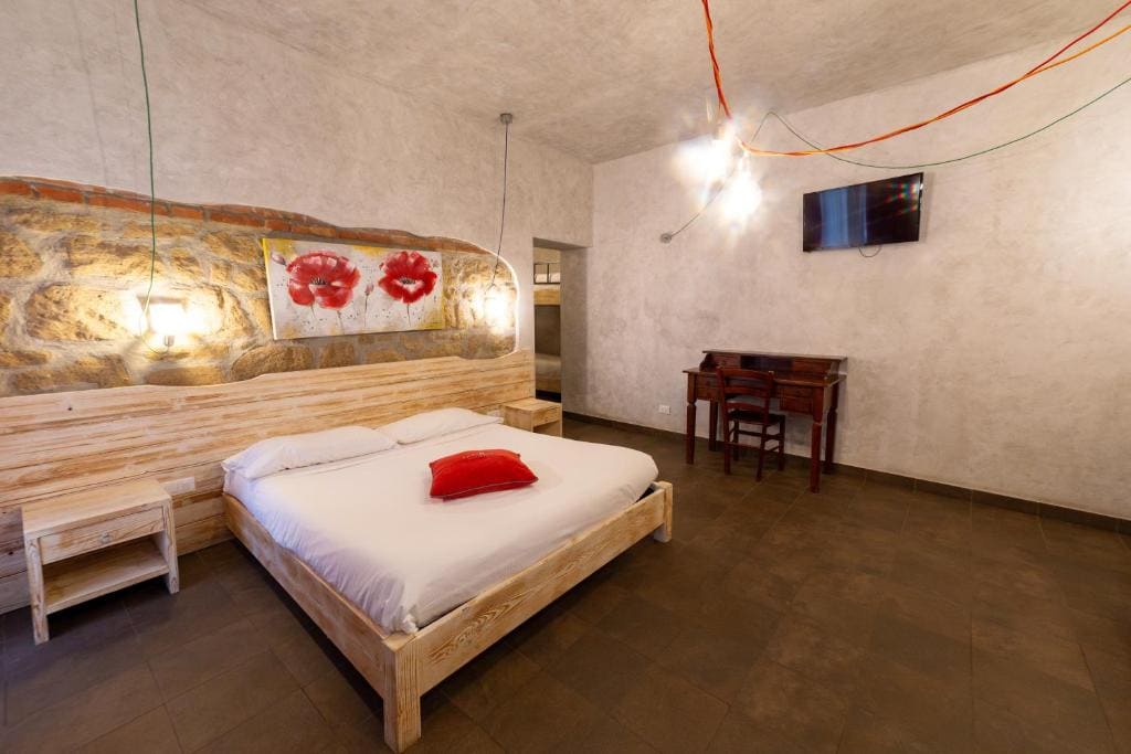 Family Room with Private Bathroom room - Image 1