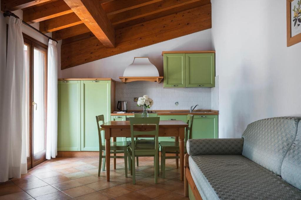 One-Bedroom Apartment with Balcony room - Image 2