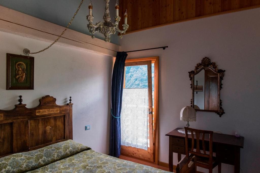 Double Room with Balcony room - Image 3