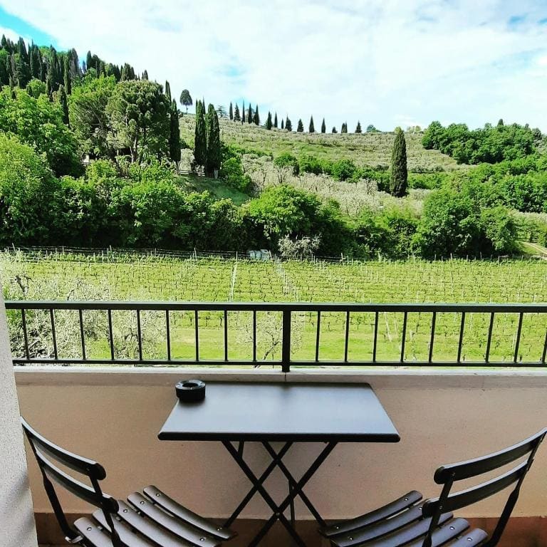 Double Room with Balcony room - Image 2