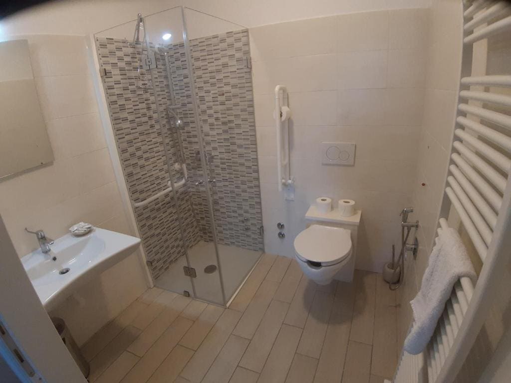 Standard Triple Room room - Image 1