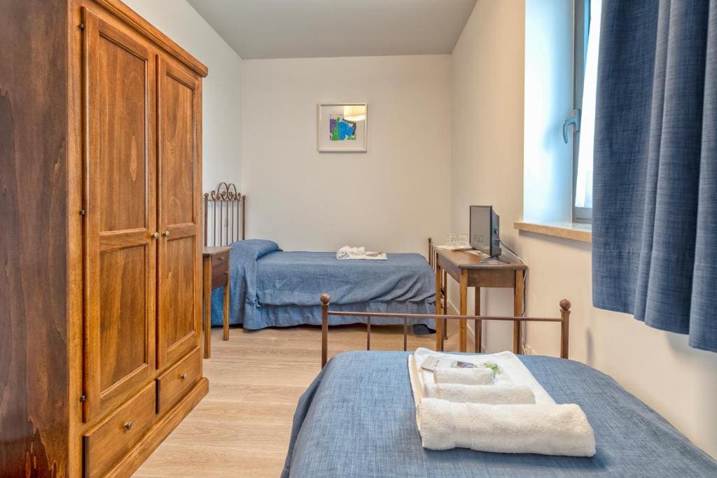Standard Quadruple Room room - Image 1