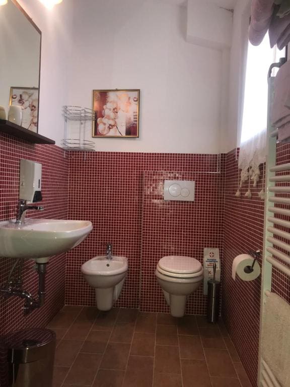 Single Room with Shower room - Image 2