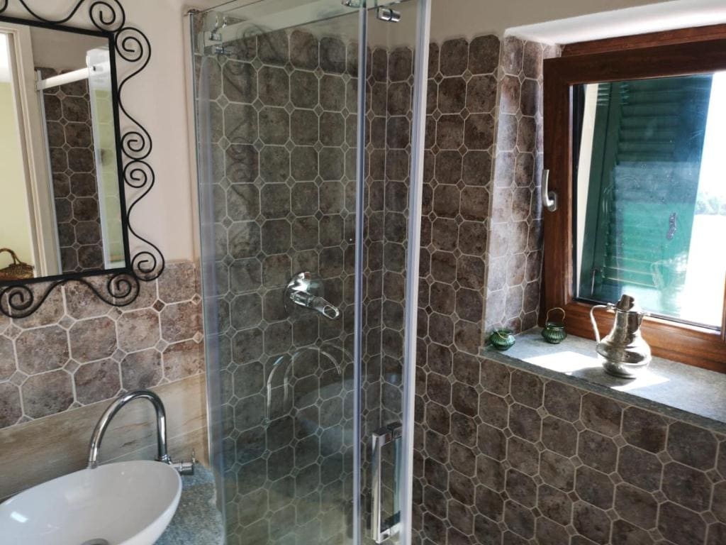 Double Room with Sea View room - Image 2